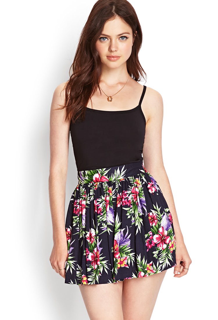 Vestido Corto Verde Las faldas y vestidos cortos y largos son la propuesta clave de Pacifika en esta temporada. Su versión más moda o más básica en colores neutros como el blanco y el negro o telas versátiles como el jean son perfectas para tu look PCFK.
